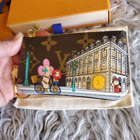 Louis Vuitton Holiday Key Holder Bag wallet limited edition. - Picture 3 of 8